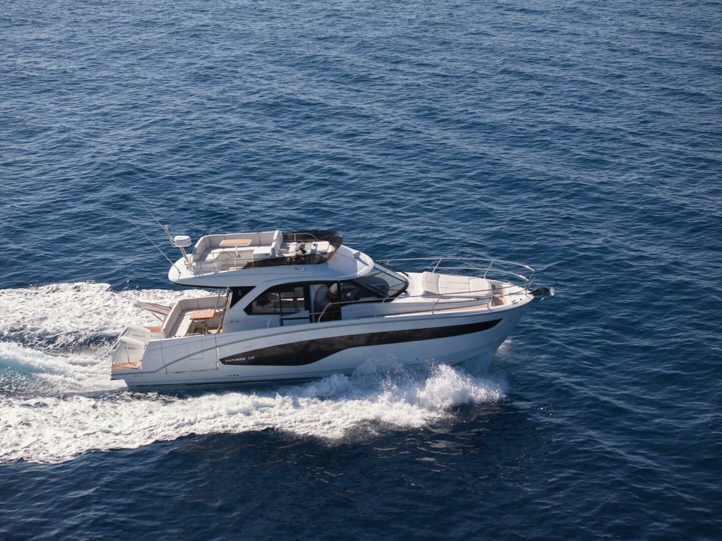 Slide: The Image of Beneteau Antares 12 2025 - 4175266