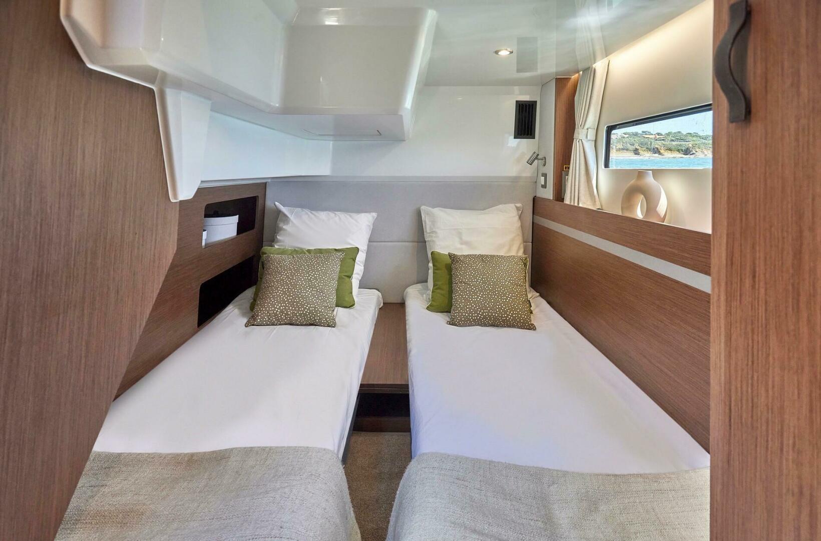 Slide: The Image of Beneteau Antares 12 2025 - 4175271