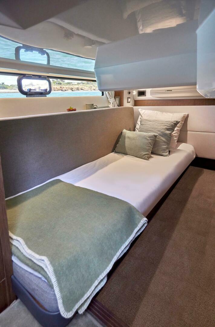 Slide: The Image of Beneteau Antares 12 2025 - 4175273