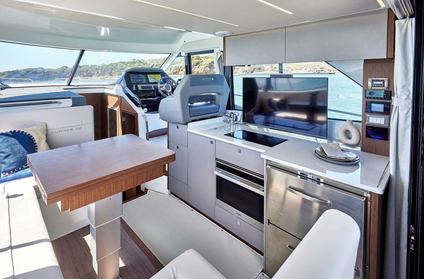 Slide: The Image of Beneteau Antares 12 2025 - 4175276