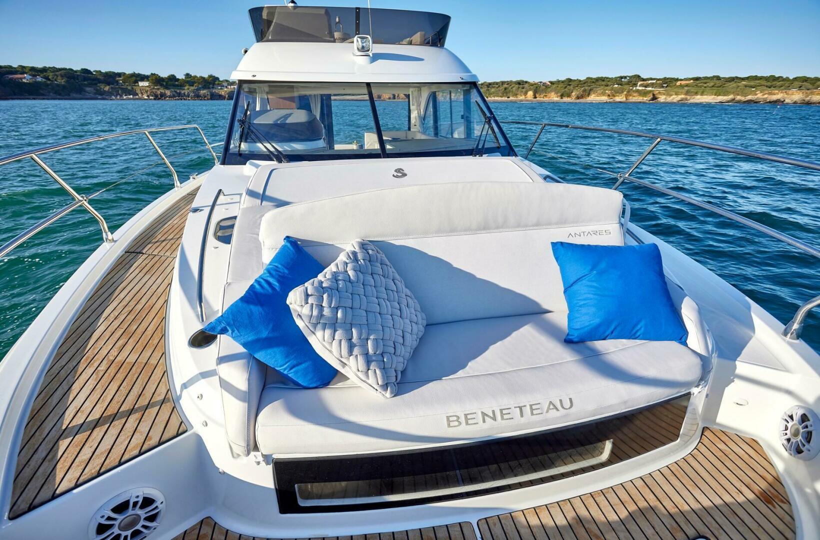 Slide: The Image of Beneteau Antares 12 2025 - 4175286
