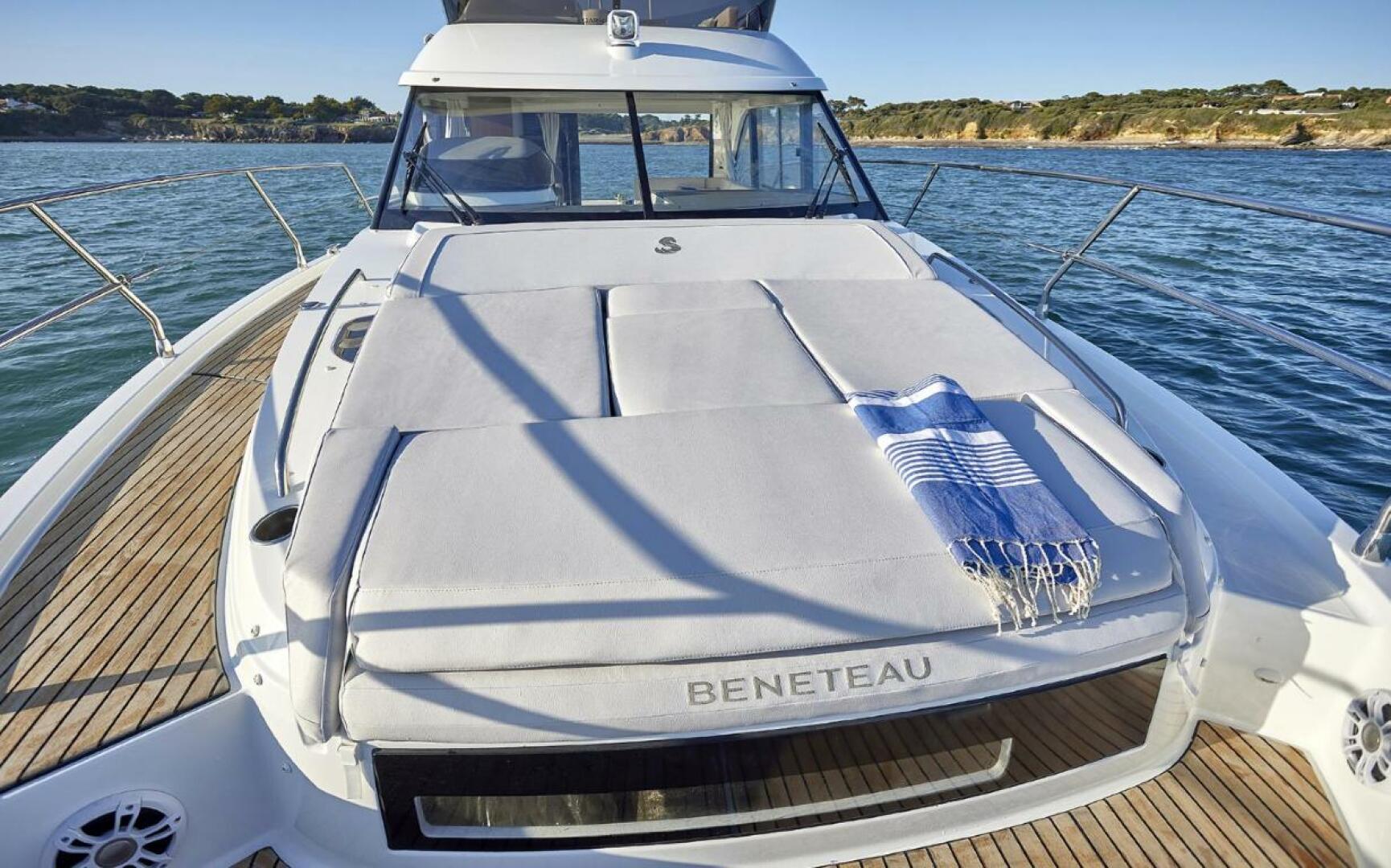 Slide: The Image of Beneteau Antares 12 2025 - 4597012