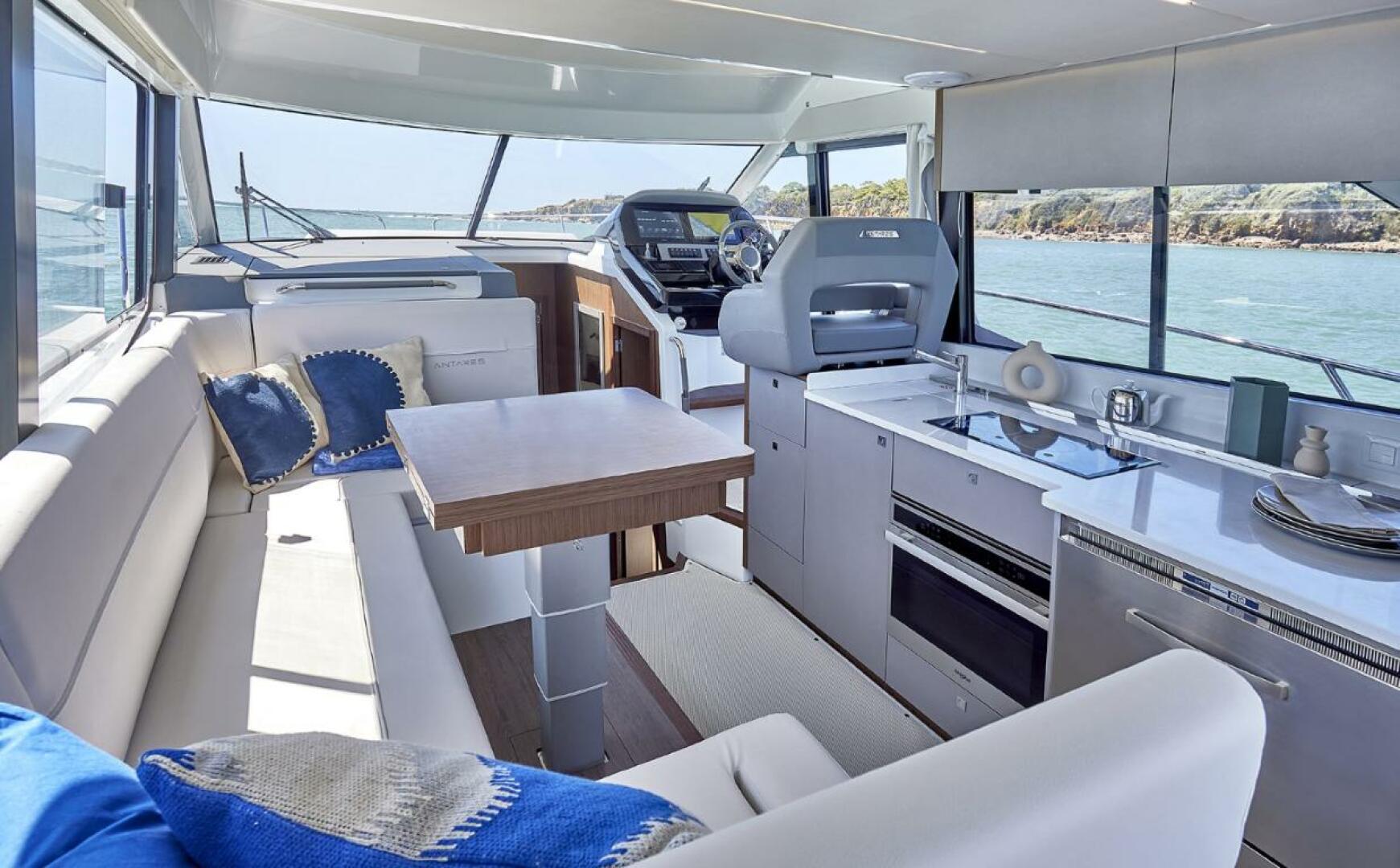 Slide: The Image of Beneteau Antares 12 2025 - 4597024