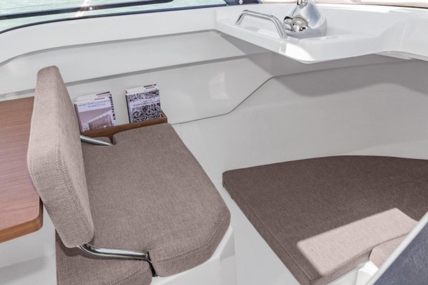 Slide: The Image of Beneteau Antares 7 2025 - 1793960