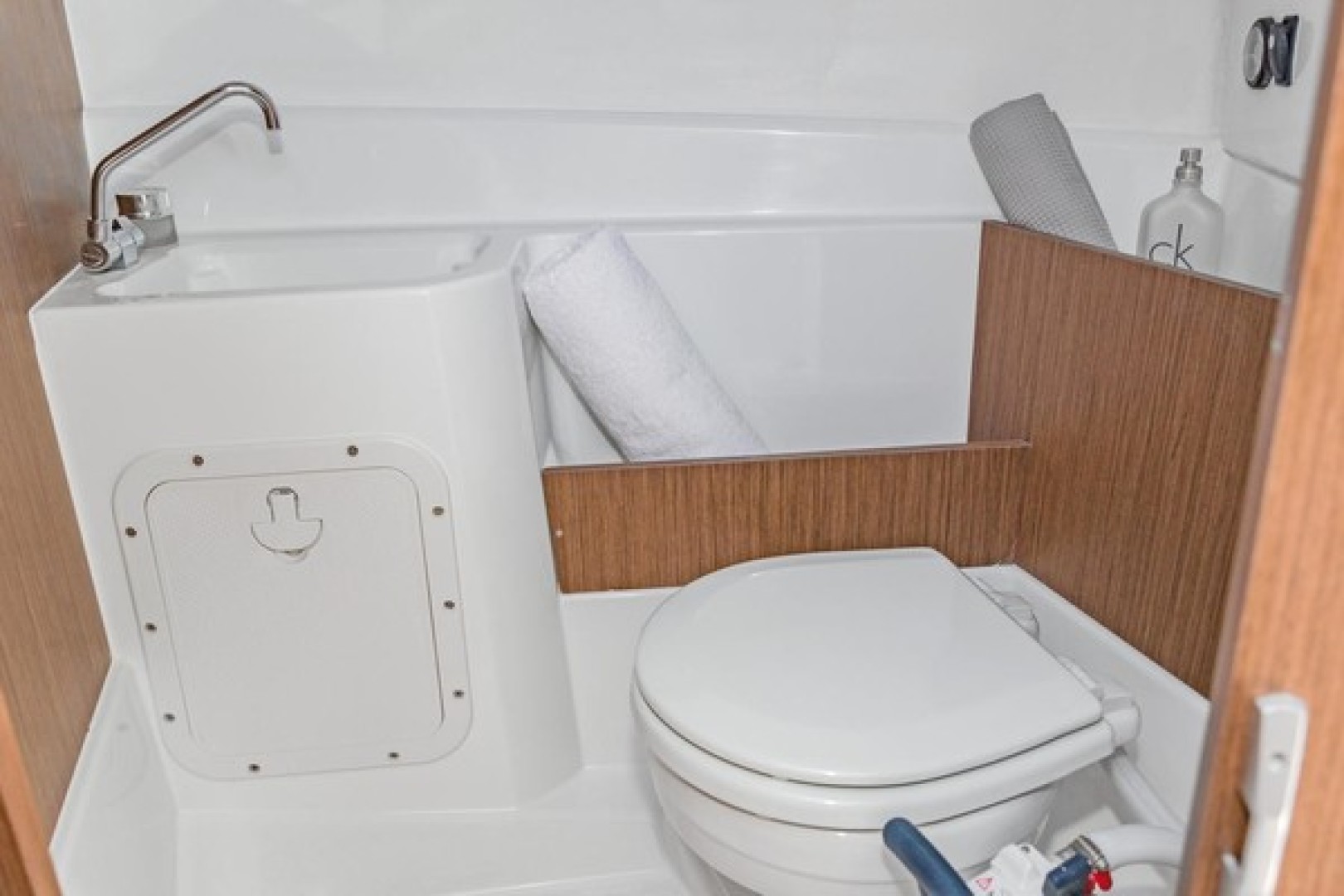 Slide: The Image of Beneteau Antares 7 2025 - 1793961