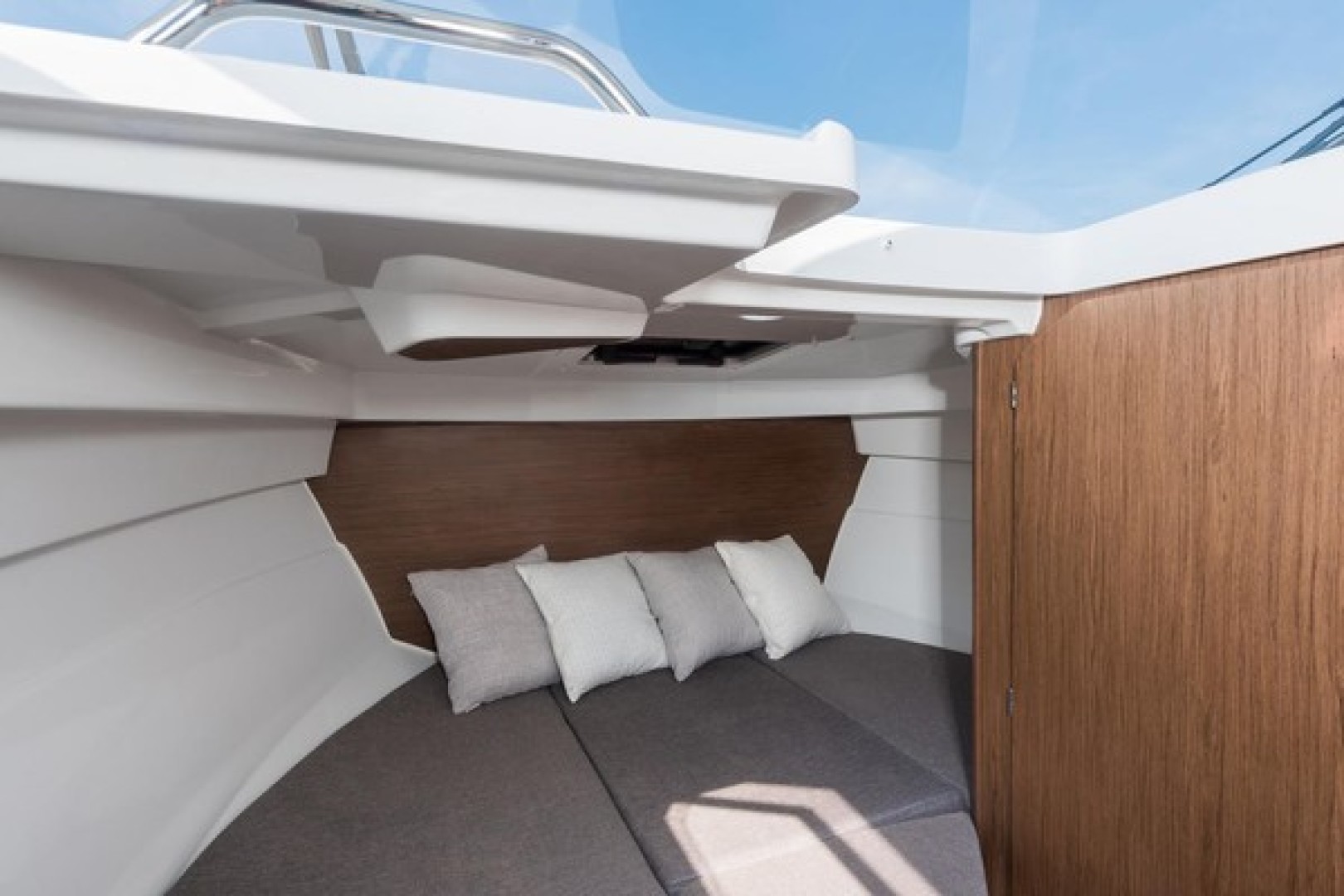 Slide: The Image of Beneteau Antares 7 2025 - 1793962