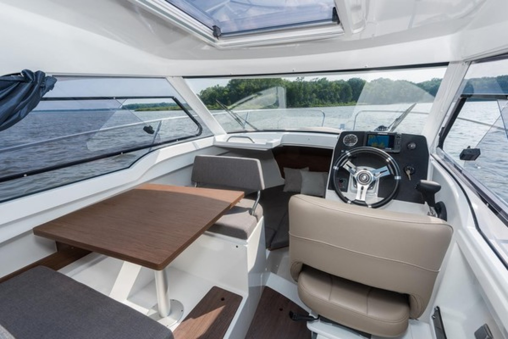 Slide: The Image of Beneteau Antares 7 2025 - 1793963