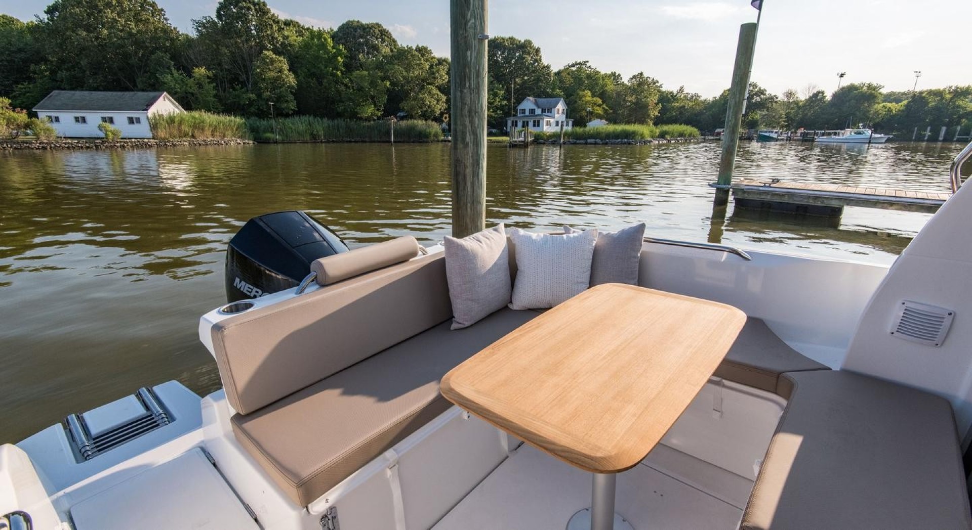 Slide: The Image of Beneteau Antares 7 2025 - 1793971