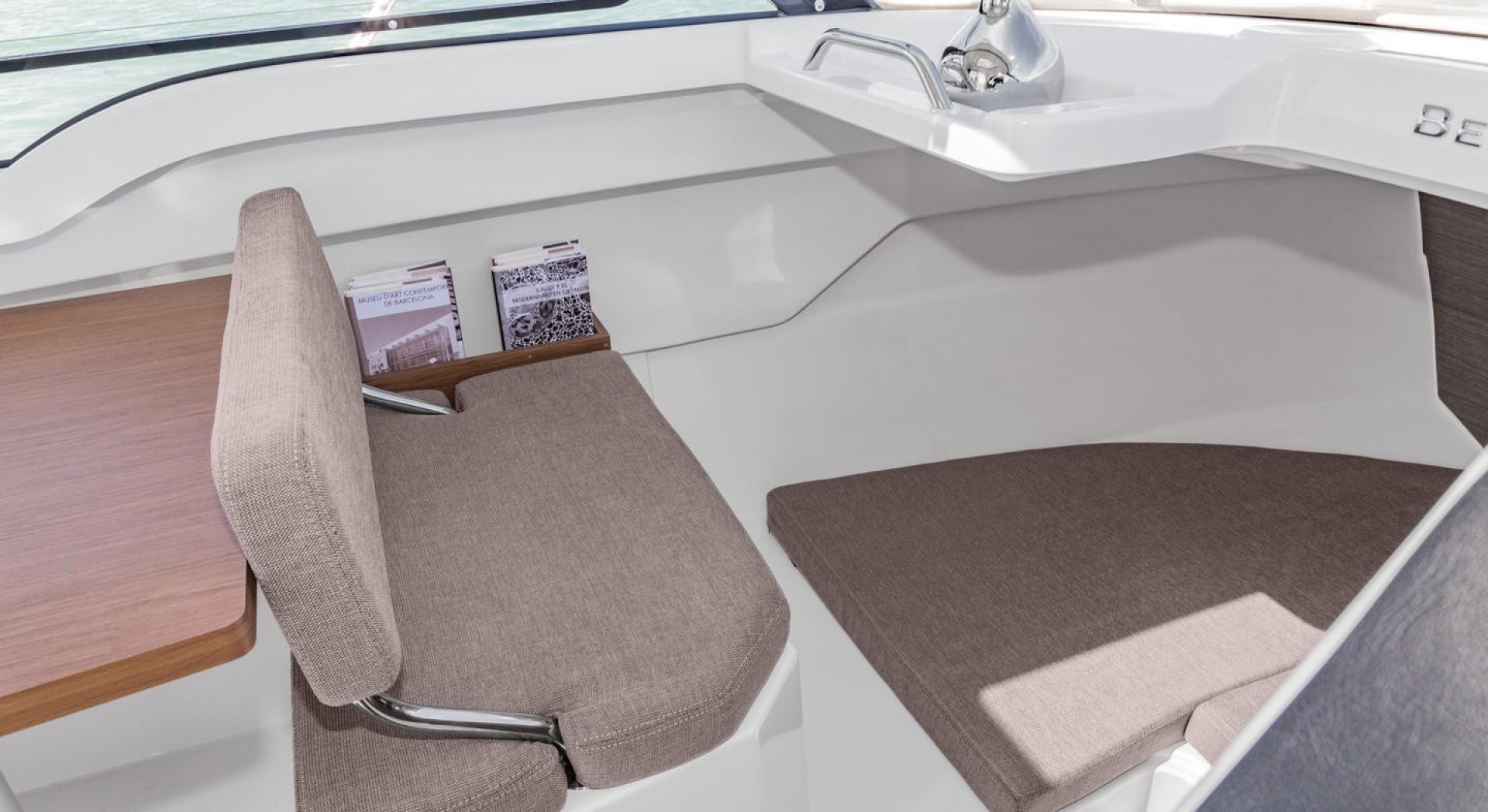 Slide: The Image of Beneteau Antares 7 2025 - 1793974