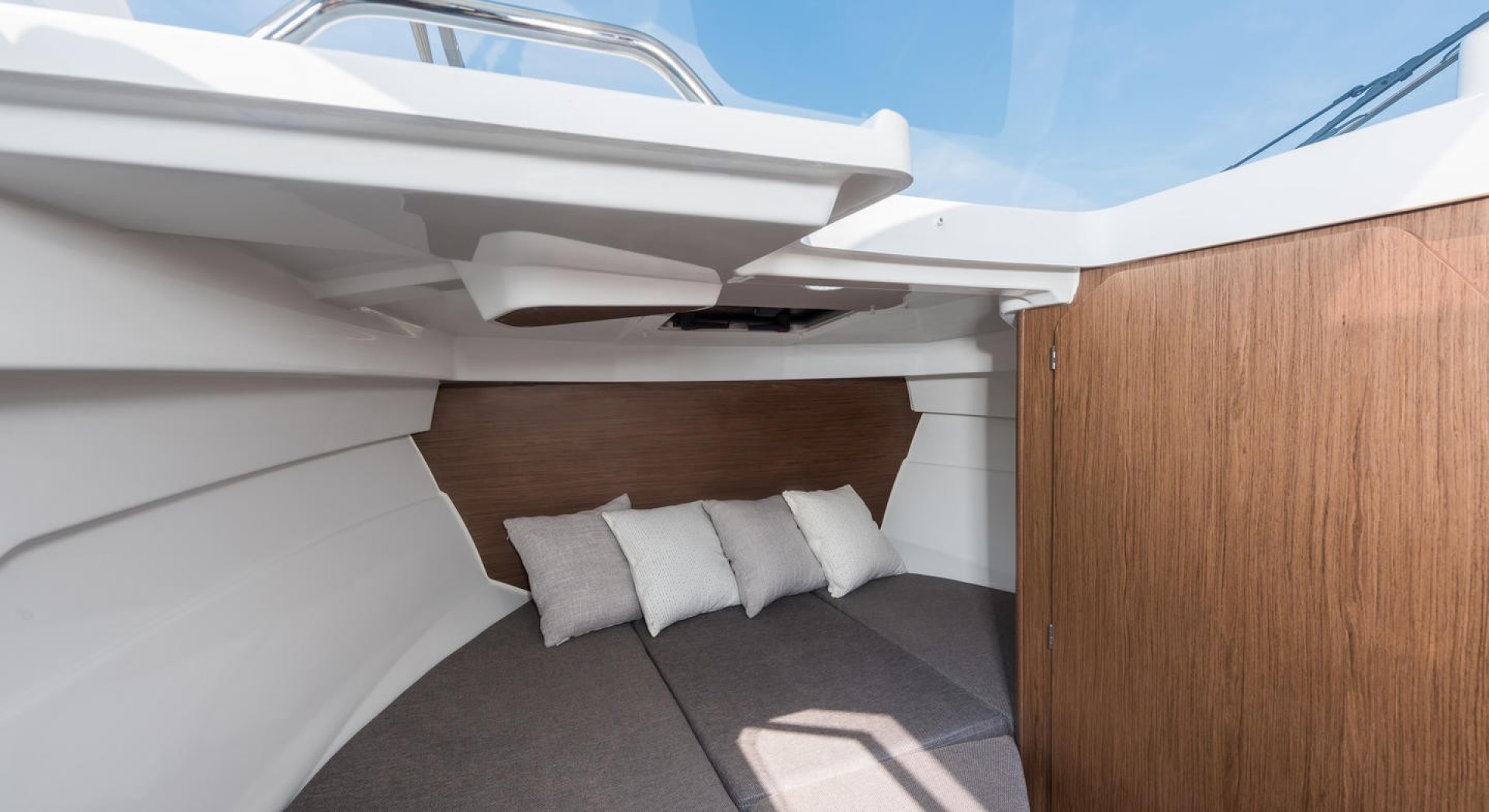 Slide: The Image of Beneteau Antares 7 2025 - 1793976