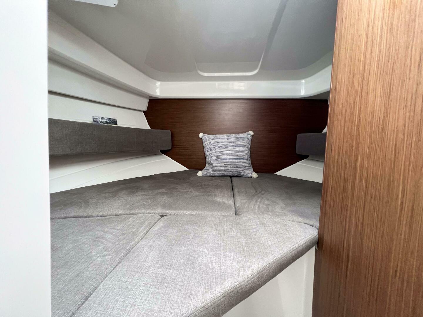 Slide: The Image of 2023 Beneteau Antares 8 - 4866737