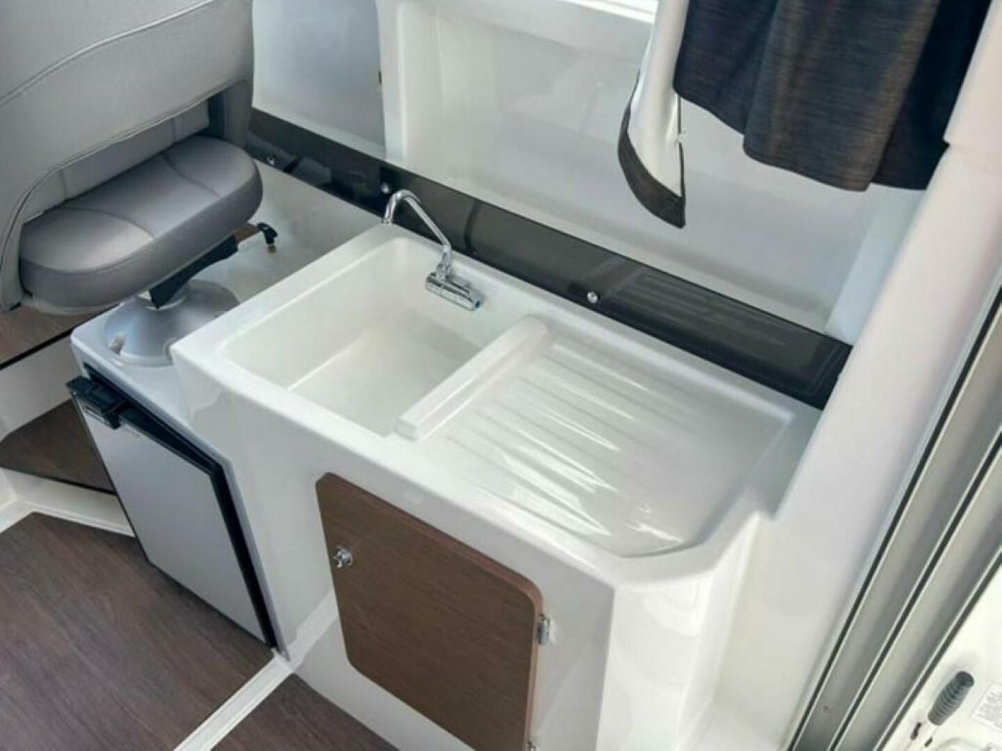 Slide: The Image of Beneteau Antares 8 2024 - 4899687