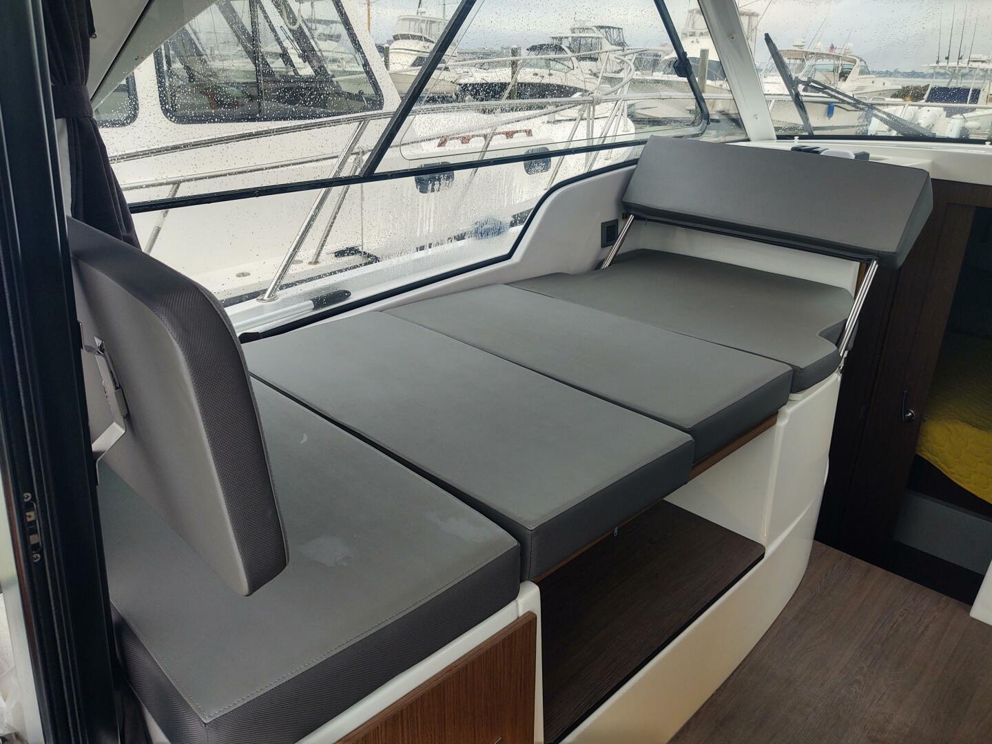 Slide: The Image of Beneteau Antares 9 2023 - 19