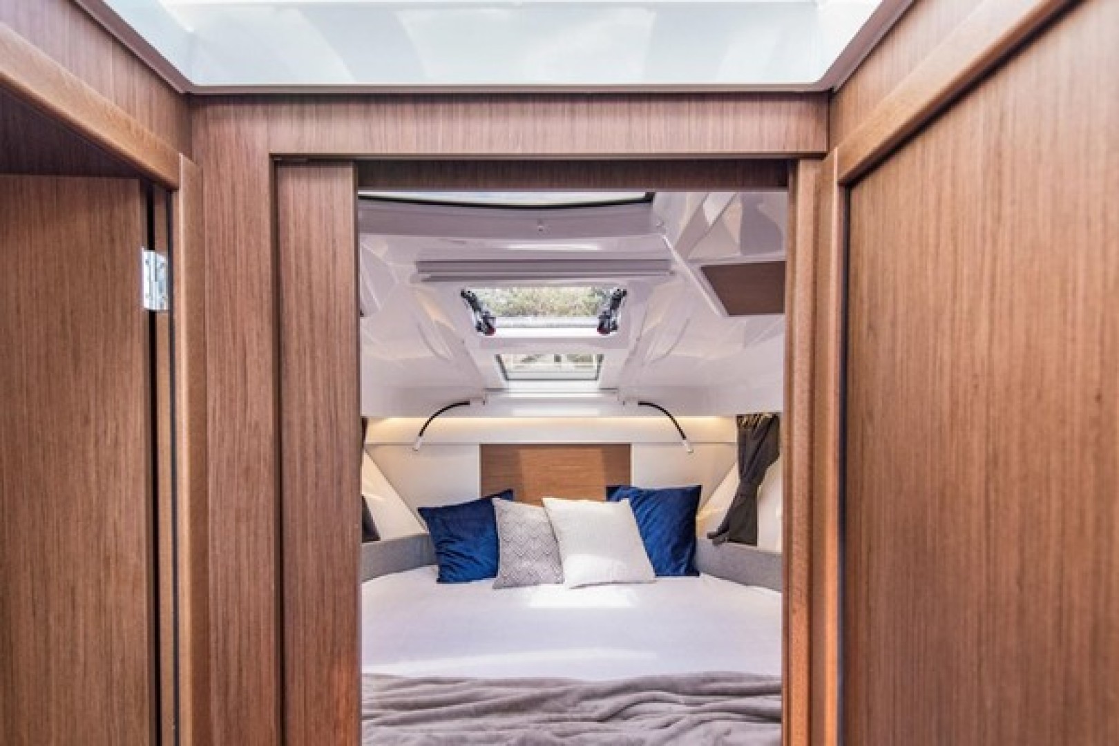 Slide: The Image of Beneteau Antares 9 2025 - 1611630