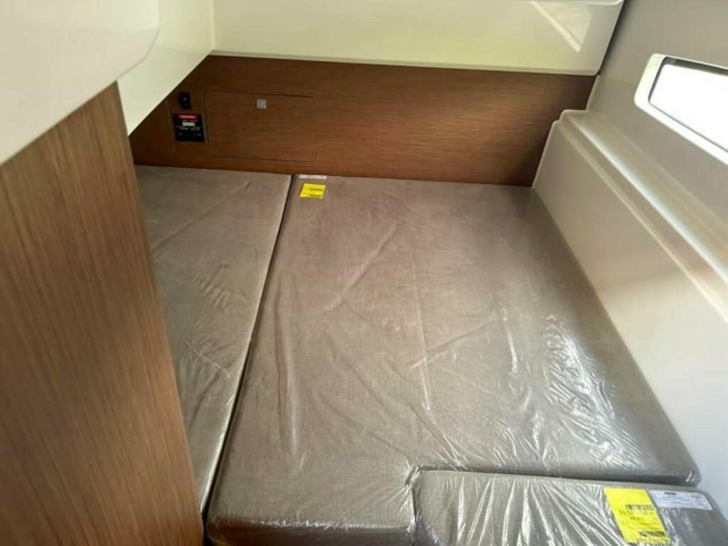 Slide: The Image of Beneteau Antares 9 2025 - 4899757