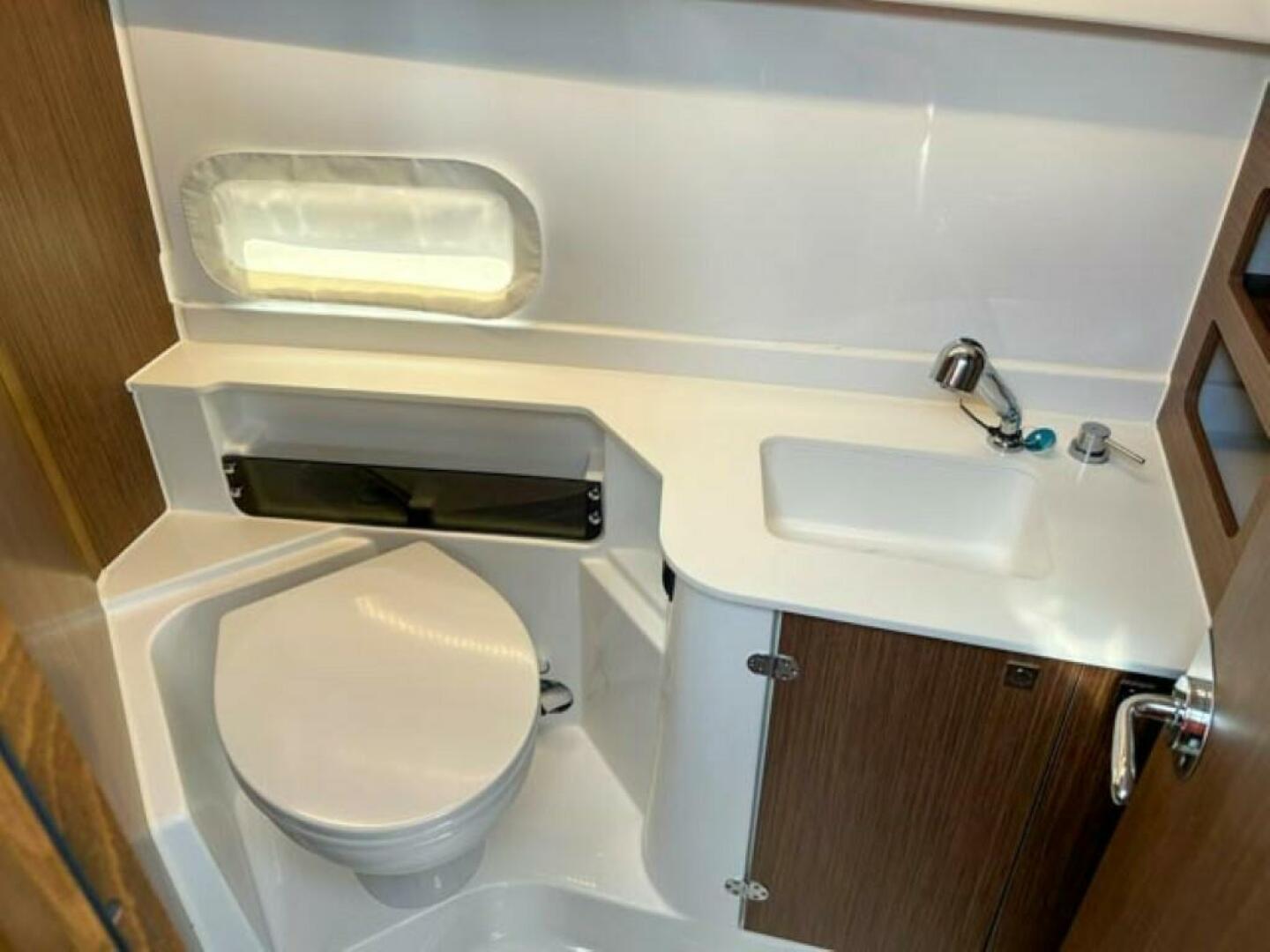 Slide: The Image of Beneteau Antares 9 2025 - 4899764