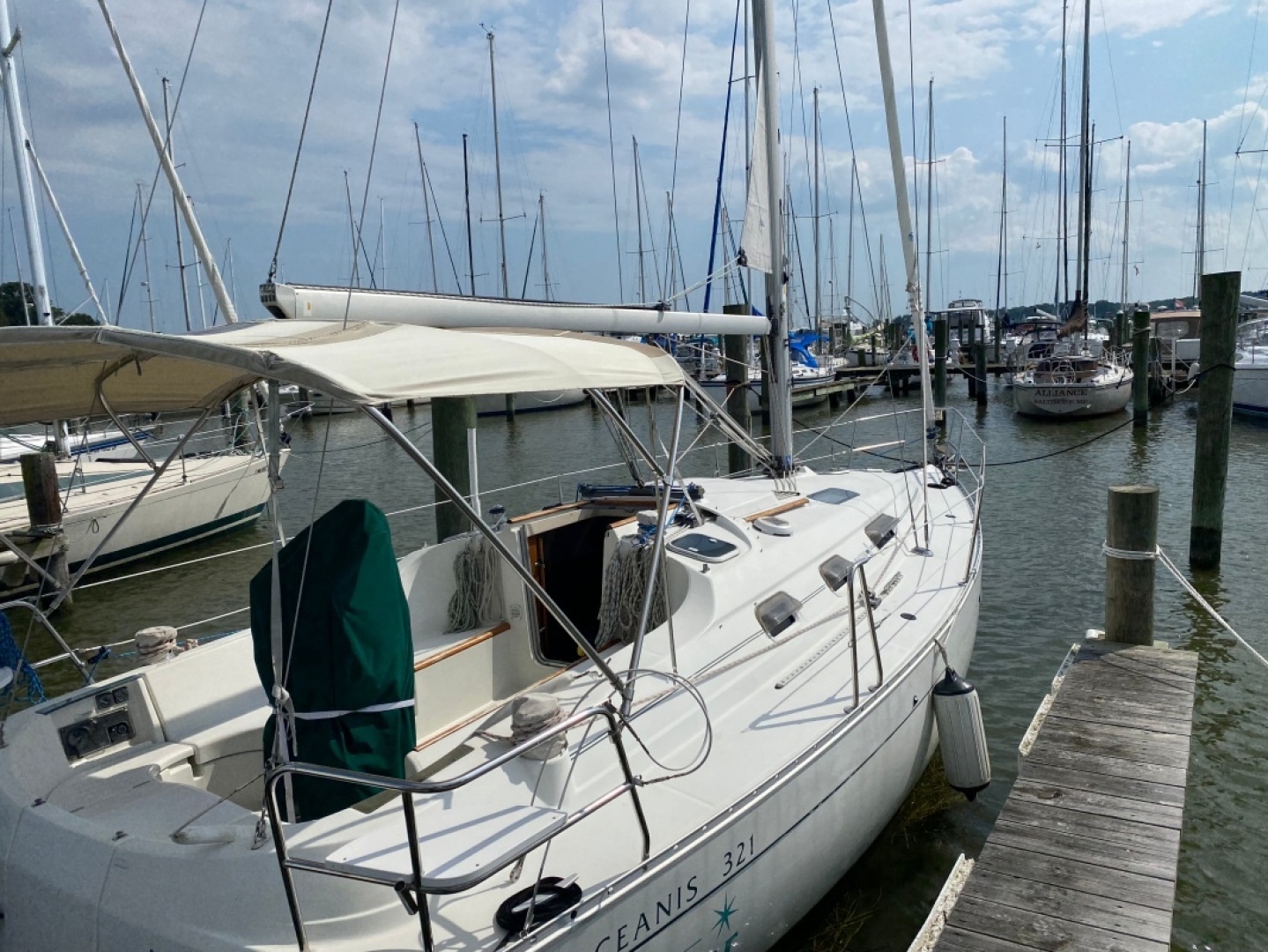 Slide: The Image of Used Sail Monohull for sale 1998 Beneteau Oceanis 321 - DAYSTAR - 4893701