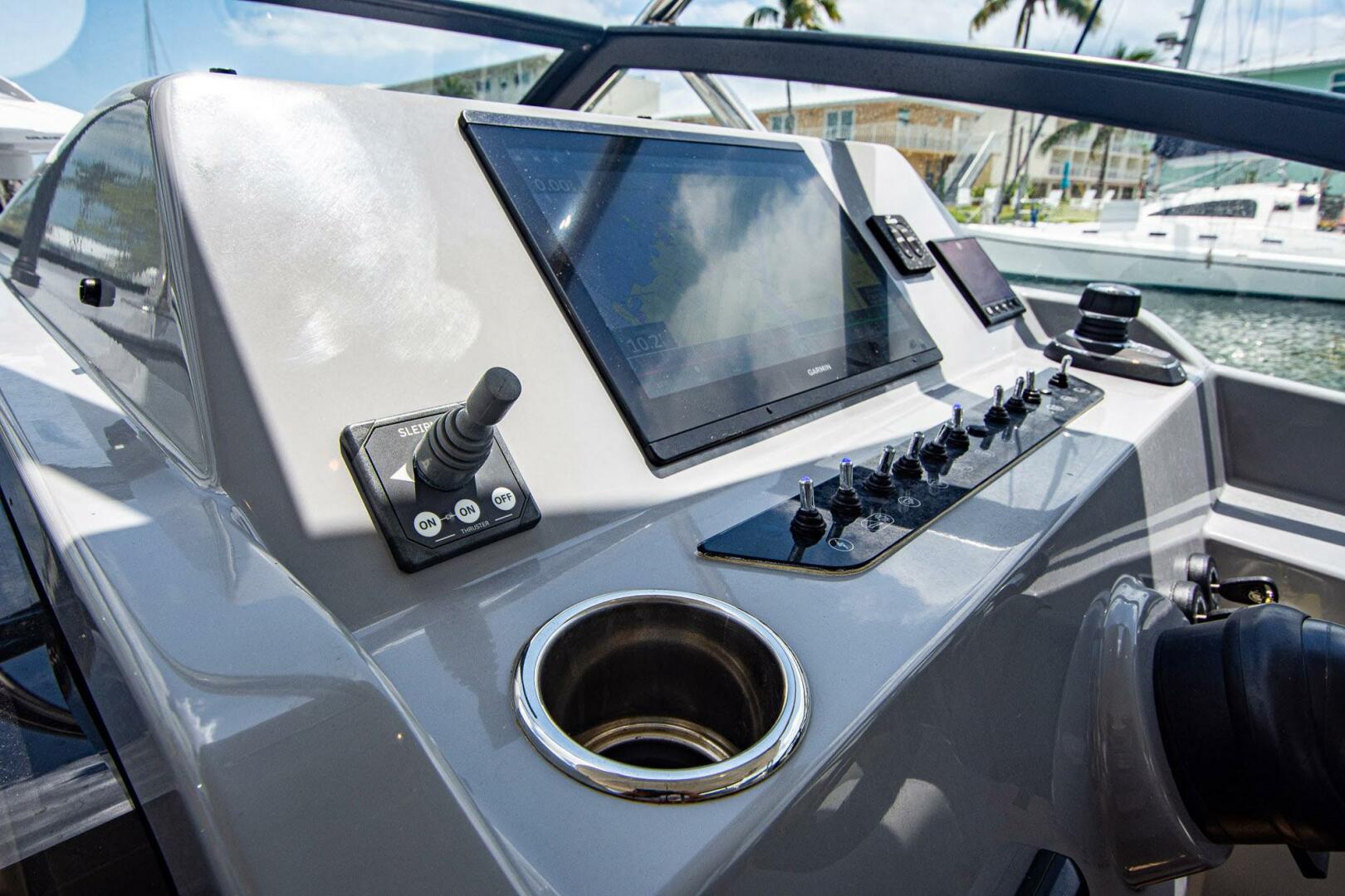 Slide: The Image of Beneteau Flyer 10 2023 - 5614676