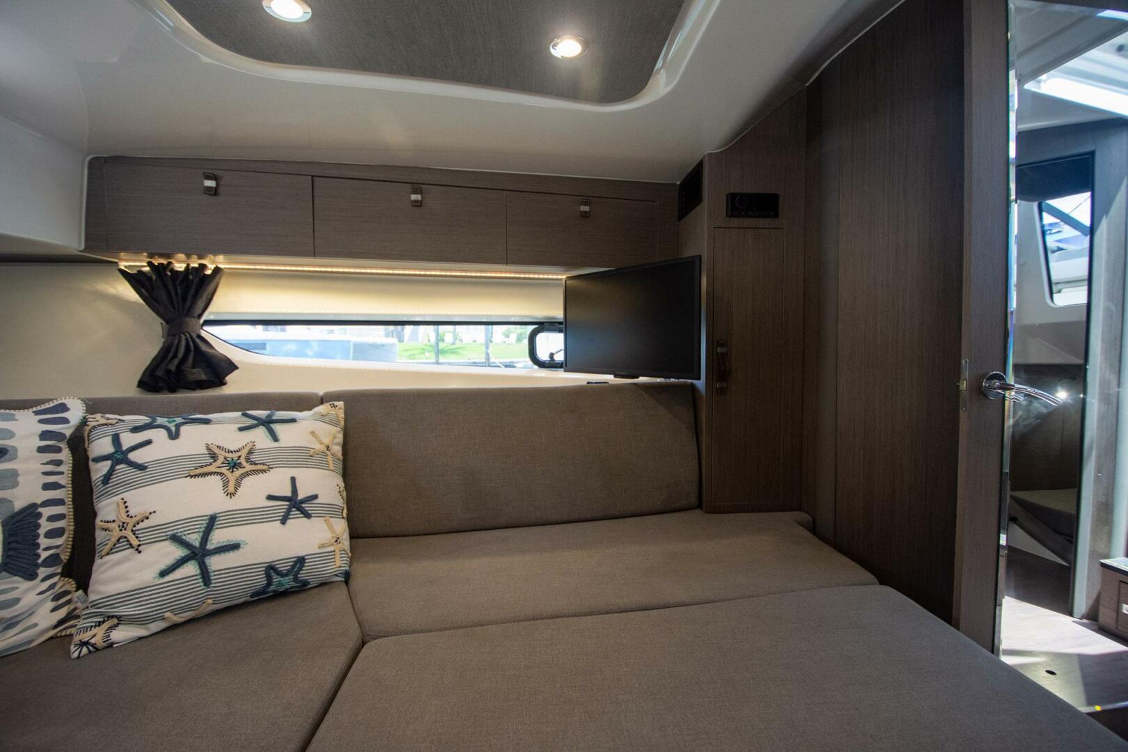 Slide: The Image of Beneteau Flyer 10 2023 - 5614695