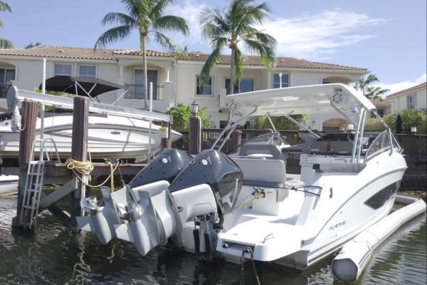 Slide: The Image of 2020 Beneteau 32' Flyer 10 - 10