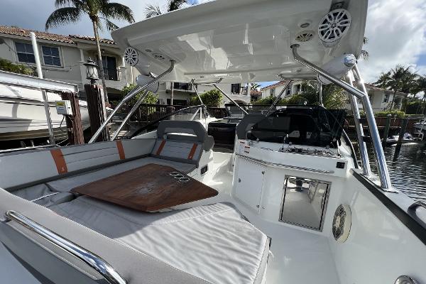 Slide: The Image of 2020 Beneteau 32' Flyer 10 - 12