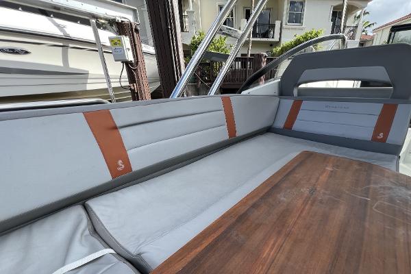 Slide: The Image of 2020 Beneteau 32' Flyer 10 - 13