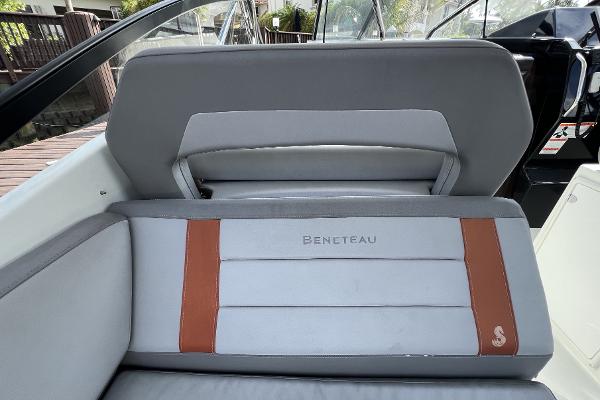Slide: The Image of 2020 Beneteau 32' Flyer 10 - 14