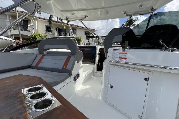 Slide: The Image of 2020 Beneteau 32' Flyer 10 - 17
