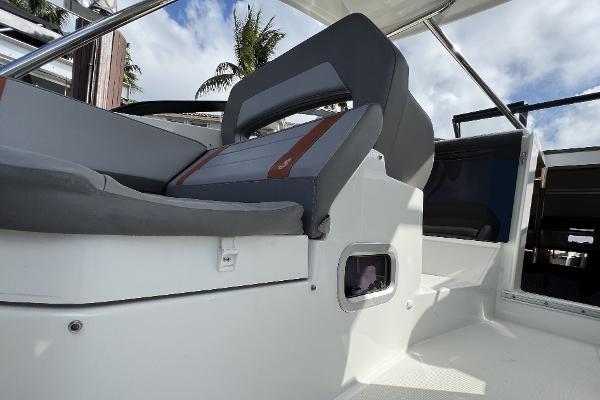 Slide: The Image of 2020 Beneteau 32' Flyer 10 - 20