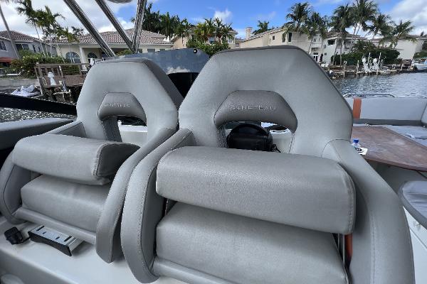 Slide: The Image of 2020 Beneteau 32' Flyer 10 - 21