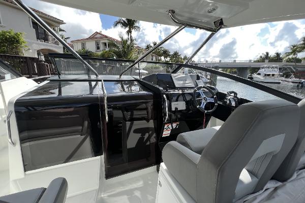 Slide: The Image of 2020 Beneteau 32' Flyer 10 - 22