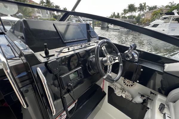 Slide: The Image of 2020 Beneteau 32' Flyer 10 - 23