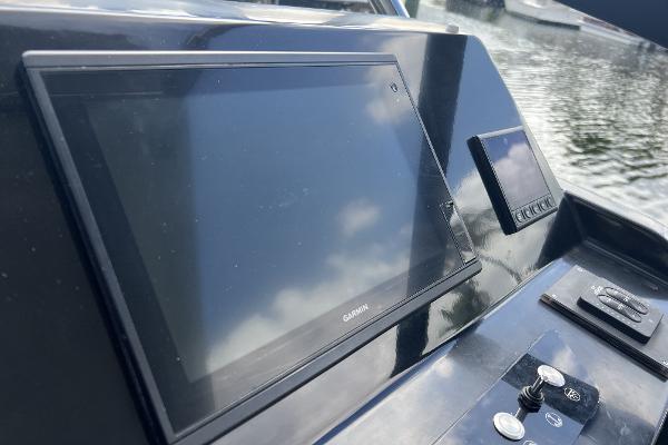Slide: The Image of 2020 Beneteau 32' Flyer 10 - 25