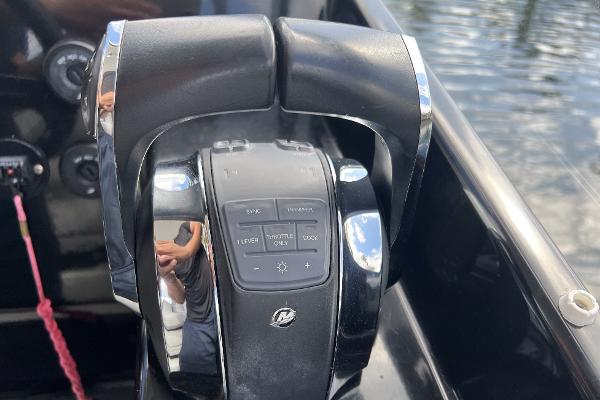 Slide: The Image of 2020 Beneteau 32' Flyer 10 - 26