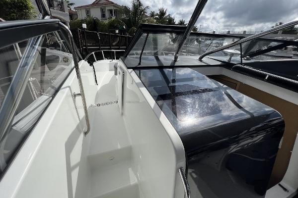 Slide: The Image of 2020 Beneteau 32' Flyer 10 - 29
