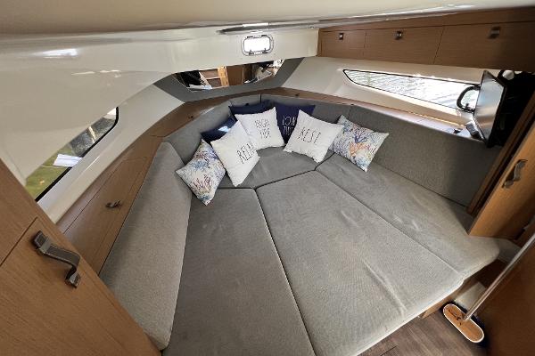 Slide: The Image of 2020 Beneteau 32' Flyer 10 - 35