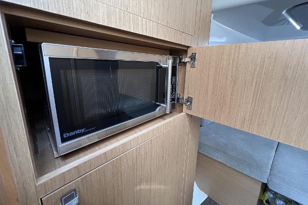 Slide: The Image of 2020 Beneteau 32' Flyer 10 - 42