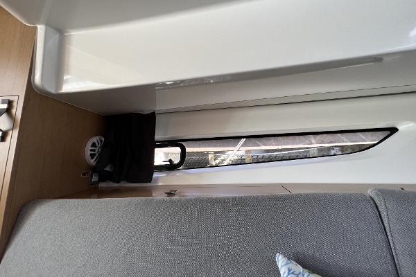 Slide: The Image of 2020 Beneteau 32' Flyer 10 - 45
