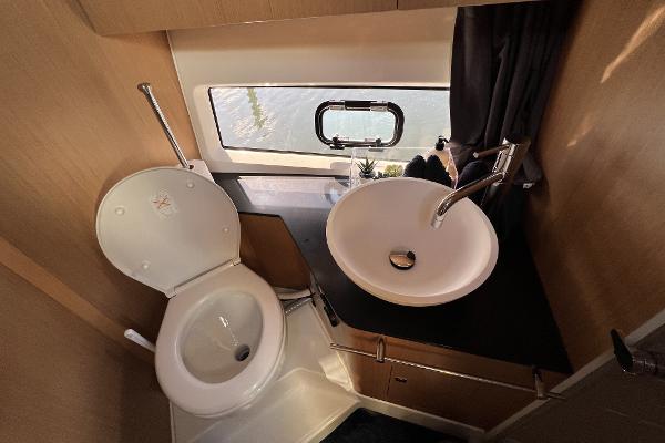 Slide: The Image of 2020 Beneteau 32' Flyer 10 - 47