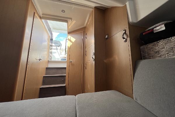 Slide: The Image of 2020 Beneteau 32' Flyer 10 - 50