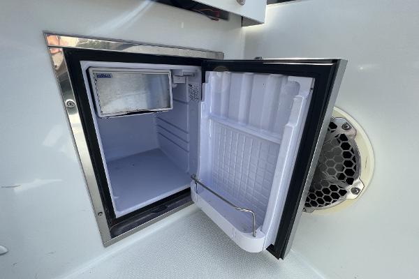 Slide: The Image of 2020 Beneteau 32' Flyer 10 - 54