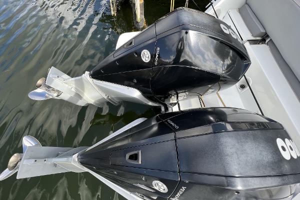 Slide: The Image of 2020 Beneteau 32' Flyer 10 - 59