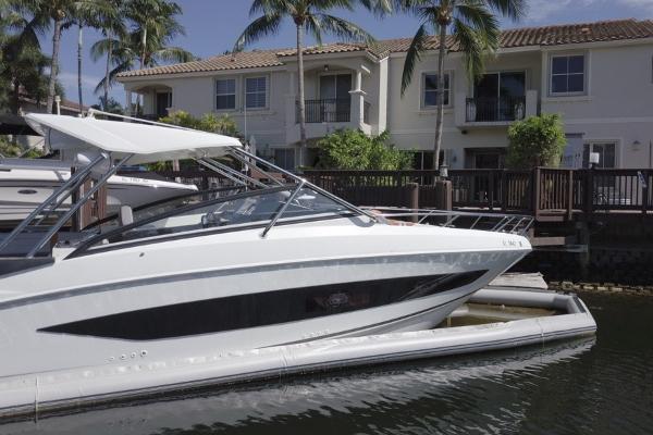 Slide: The Image of 2020 Beneteau 32' Flyer 10 - 6
