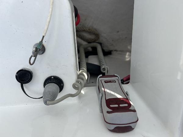 Slide: The Image of 2020 Beneteau 32' Flyer 10 - 66