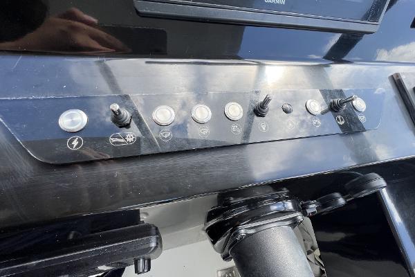 Slide: The Image of 2020 Beneteau 32' Flyer 10 - 68