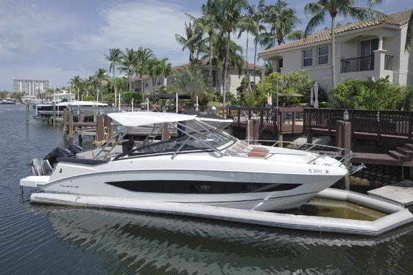 Slide: The Image of 2020 Beneteau 32' Flyer 10 - 7