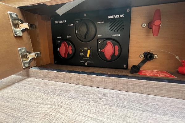 Slide: The Image of 2020 Beneteau 32' Flyer 10 - 70
