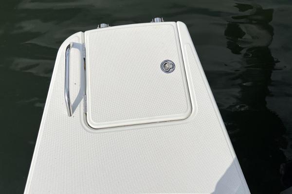 Slide: The Image of 2020 Beneteau 32' Flyer 10 - 74