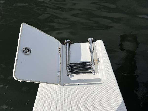 Slide: The Image of 2020 Beneteau 32' Flyer 10 - 75