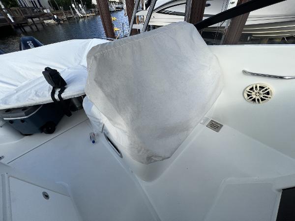 Slide: The Image of 2020 Beneteau 32' Flyer 10 - 76